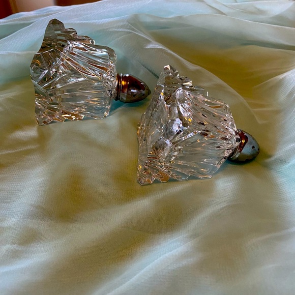 CRYSTAL SALT AND PEPPER SHAKER - Picture 3 of 7